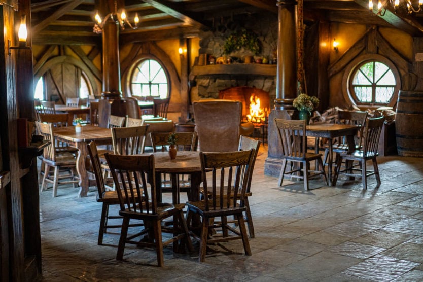 visiting hobbiton in new zealand - green dragon inn
